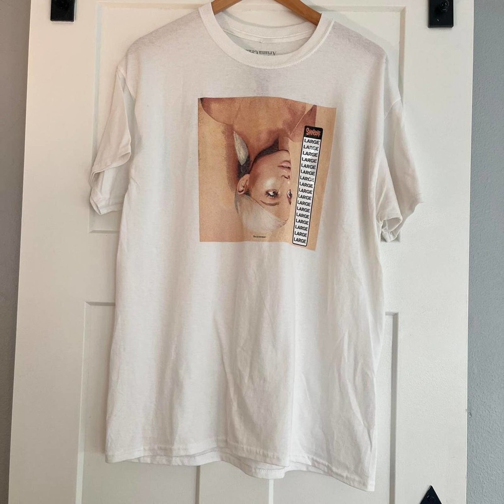 Ariana grande graphic tee oversized sweetener tour 2018 spencers large